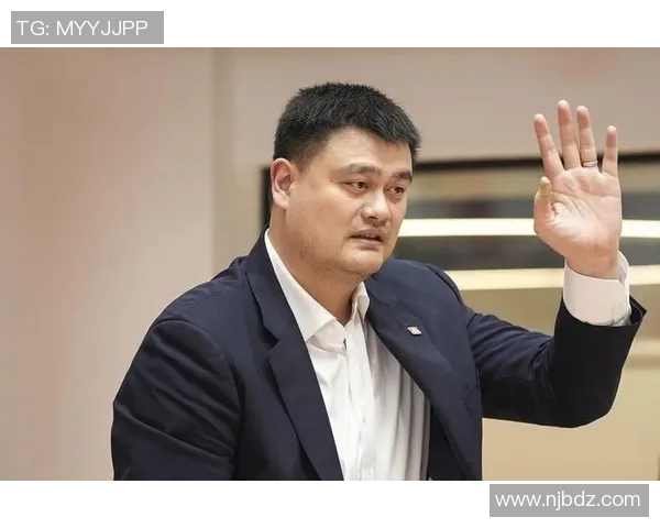 姚明膝盖疼痛加重影响职业生涯球迷担忧未来能否重返赛场