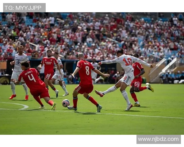 欧冠历史冷门：里昂逆袭拜仁1-0震惊全场引发热议