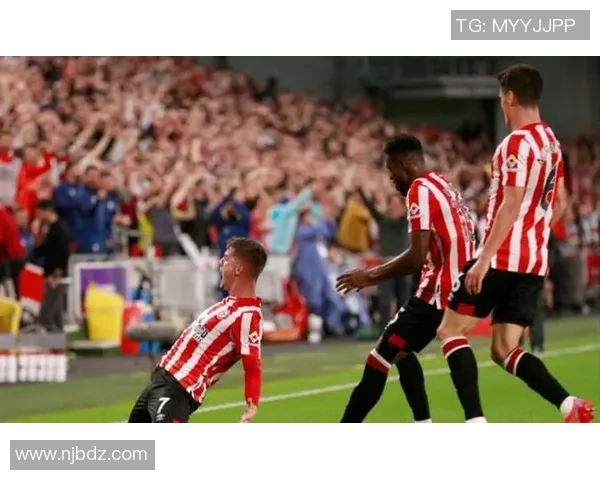 欧冠激战：利物浦逆转那不勒斯全场沸腾精彩瞬间解析