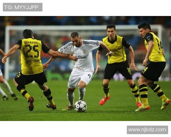 德甲激战：多特蒙德与皇马战成平局绝杀瞬间震撼全场分析