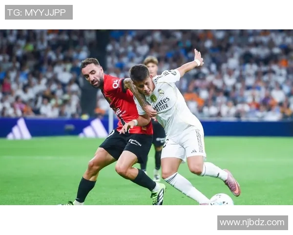 意甲激战：皇马大胜曼联红牌事件引发全场热议与争议