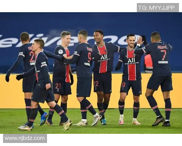 英超大战曼城与巴黎圣日耳曼0比0平局争议判罚引发全场热议