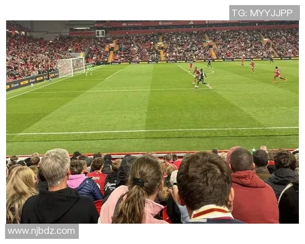 英超激战：利物浦与里昂鏖战成平局引发全场热议