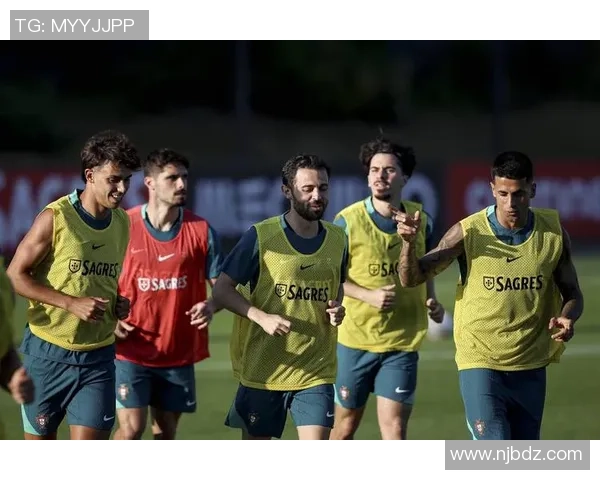 世界杯精彩对决皇马与本菲卡1比1平乌龙球引发争议判罚全场沸腾